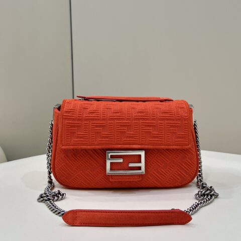 FENDI芬迪3D纹理FF链条baguette手袋8529