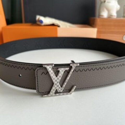 LV/路易威登   Monogram图案 lnitiales Color. Blocks双面腰带40mm