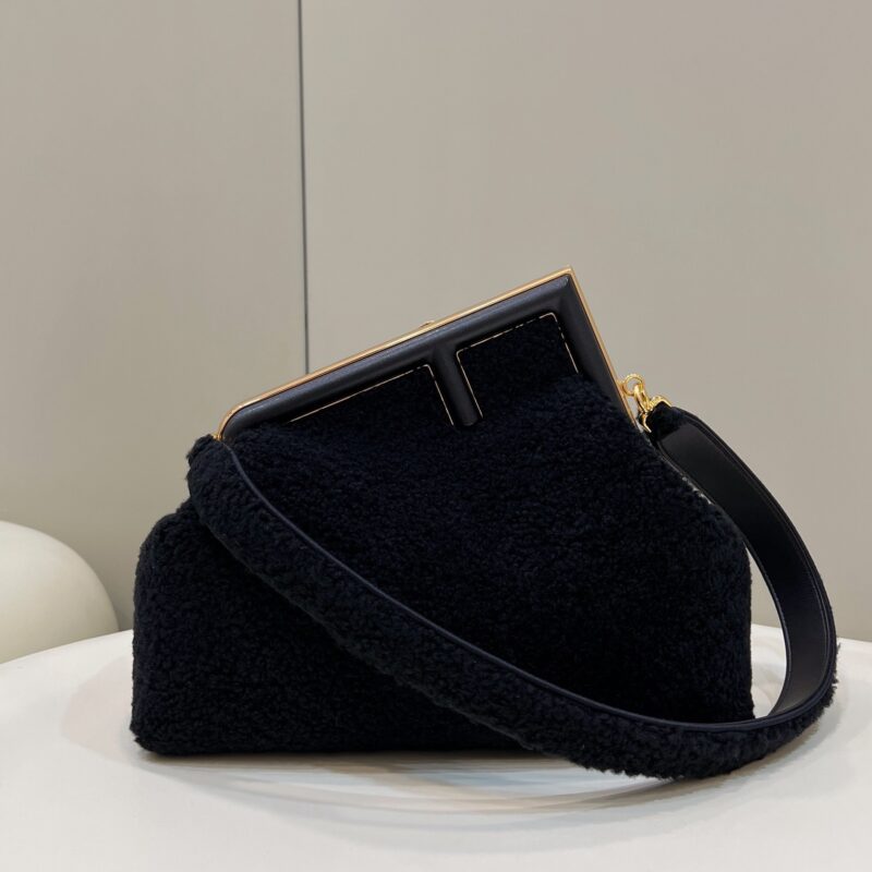 FENDI芬迪first系列F字母羔羊毛肩背包80026L