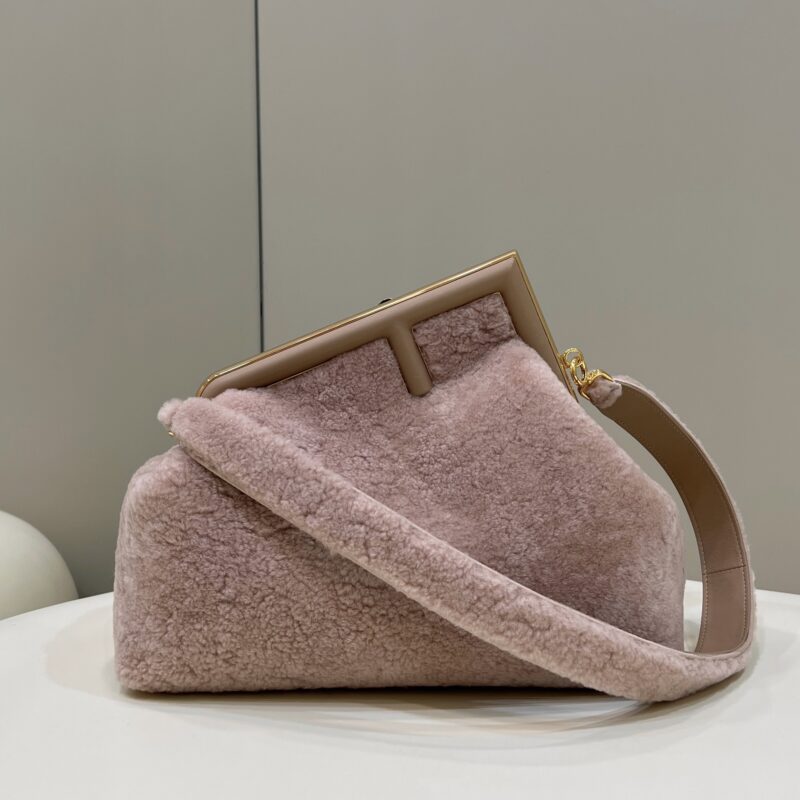 FENDI芬迪first系列F字母羔羊毛肩背包80026L