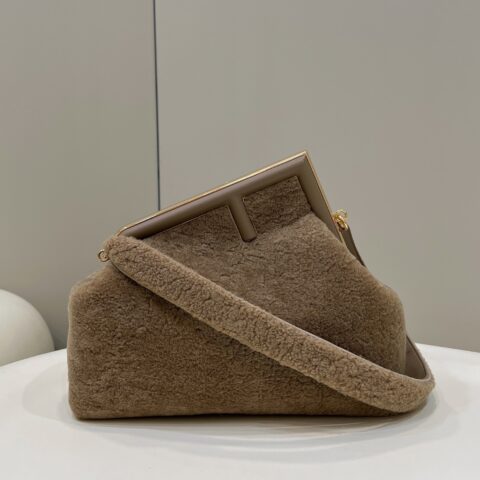 FENDI芬迪first系列F字母羔羊毛肩背包80026L