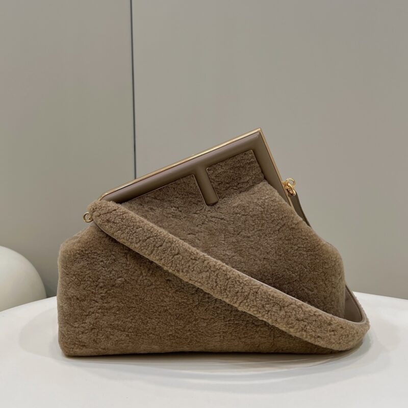 FENDI芬迪first系列F字母羔羊毛肩背包80026L