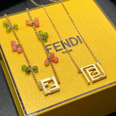 新款 FENDI芬迪双F珍珠项链手链