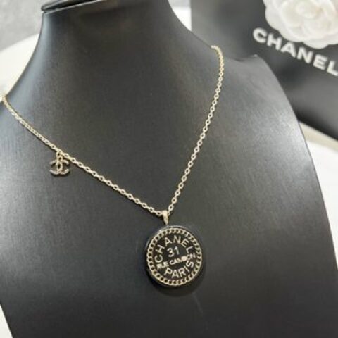 新款☑️CHANEL香奈儿双c圆形亚克力字母项链