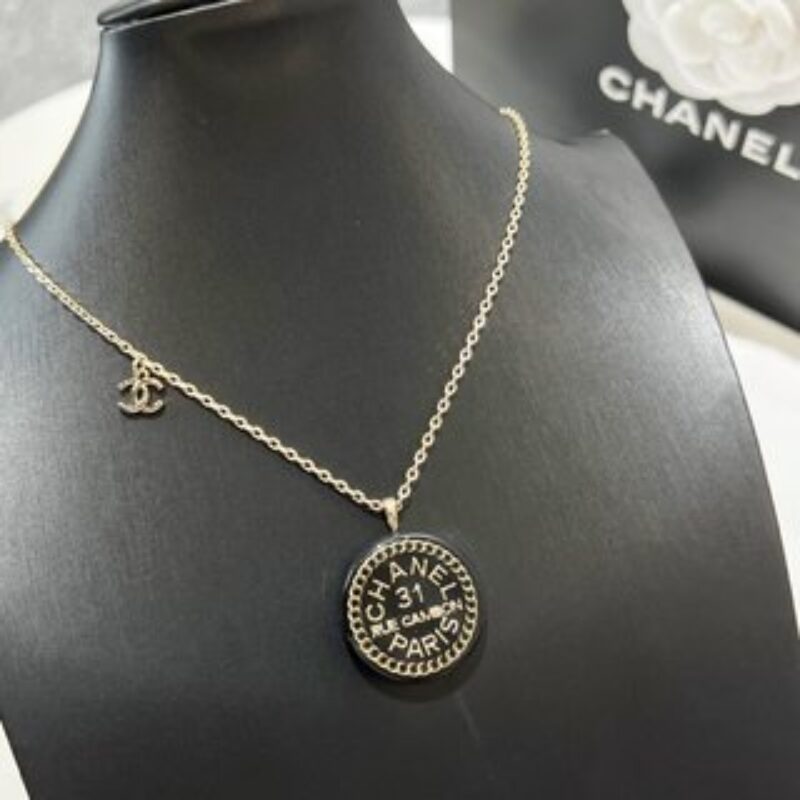新款☑️CHANEL香奈儿双c圆形亚克力字母项链