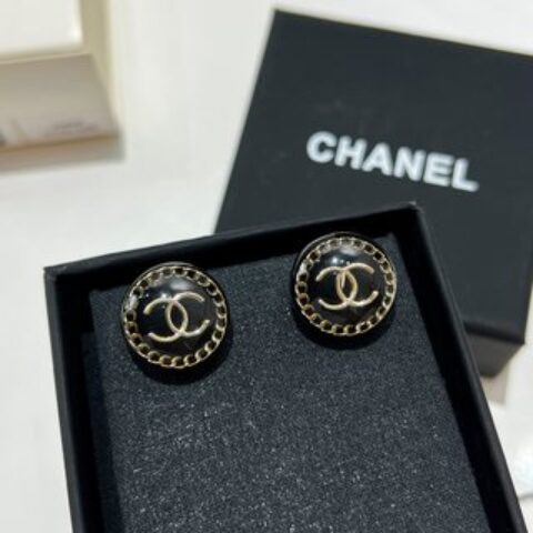 新款☑️CHANEL香奈儿双c圆形亚克力耳钉耳环