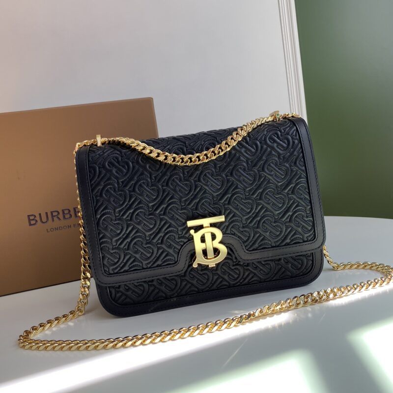 Burberry巴宝莉羔羊皮材质TB 专属标识锁扣包