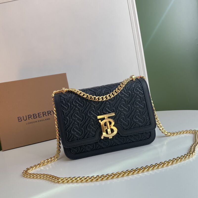 Burberry巴宝莉羔羊皮材质TB 专属标识锁扣包