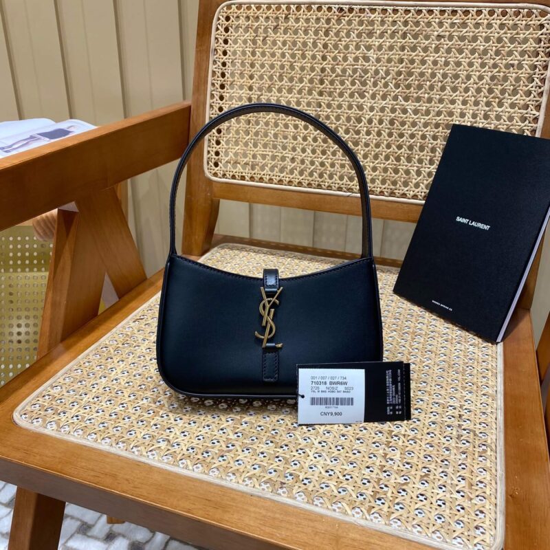 YSL 𝑳𝑬 5 𝐀̀ 7  𝐦𝐢𝐧𝐢 腋下包 710318黑色