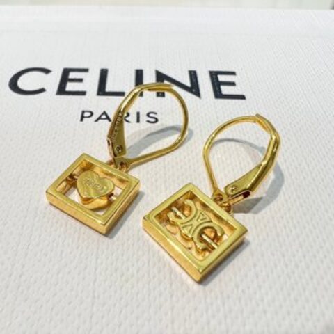 新款Celine赛琳金色凯旋门桃心耳钉