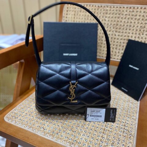 YSL 𝐋𝐄 𝟱𝟳 小羊皮菱格纹腋下包 698567黑色/金扣