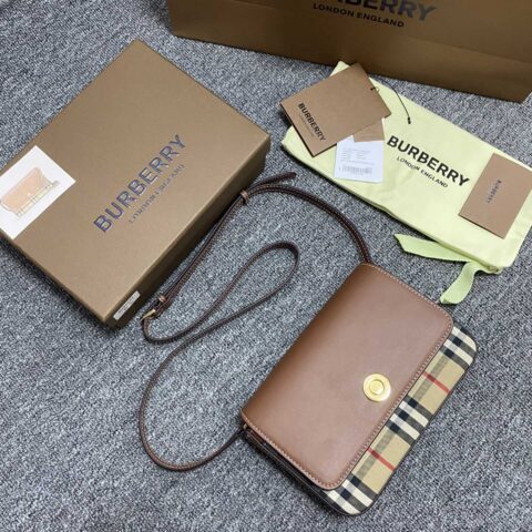 Burberry巴宝莉Vintage 格纹斜背包