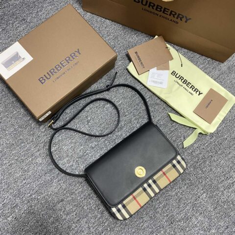 Burberry巴宝莉Vintage 格纹斜背包