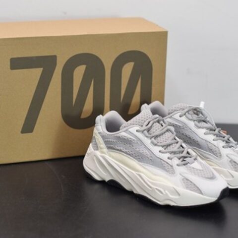 阿迪达斯  顶级纯原 yeezy 700v2复古老爹鞋 白色