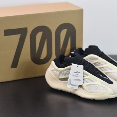 D05X6 纯原版本阿迪达斯Adidas Yeezy 700 V3 “Azael”低帮复古休闲运动穿搭慢跑鞋“骨架夜光”货号：FW4980