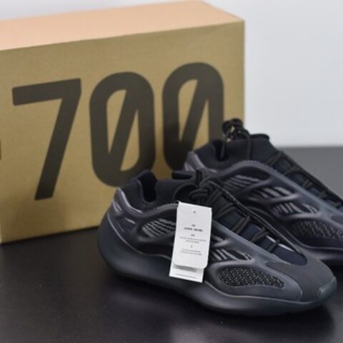 D05X6  纯原版本Adidas 阿迪达斯 Yeezy 700V3  " Azael" 侃爷椰子夜光鞋面异型复古老爹鞋 H67799