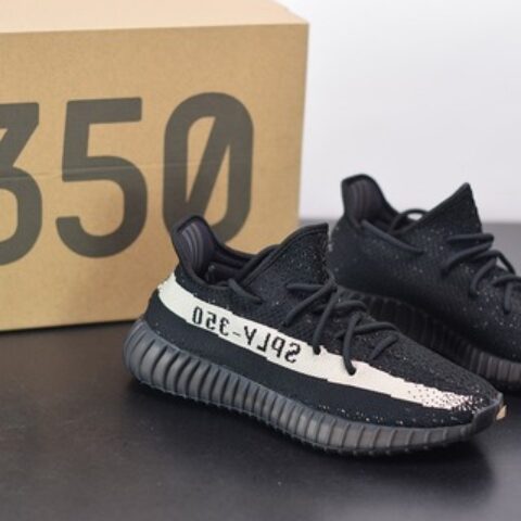 Yeezy Boost 350V2黑白色 经典黑白椰子运动跑鞋 货号：BY1604