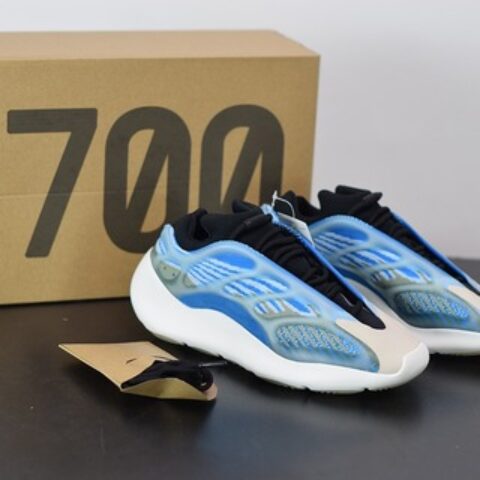 顶级纯原 Yeezy 700v3 “Azareth”极光复古老爹鞋 G54850