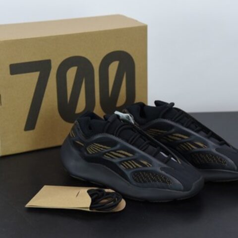 顶级纯原  YEEZY BOOST 700V3“Eremiel”黑黄复古老爹鞋  货号：GY0189