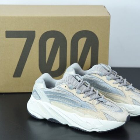 L00J6 顶级版本 AD 阿迪 YEEZY 椰子 700V2 "Cream" 棕白灰 奶油 GY7924 侃爷椰子3M反光复古老爹鞋