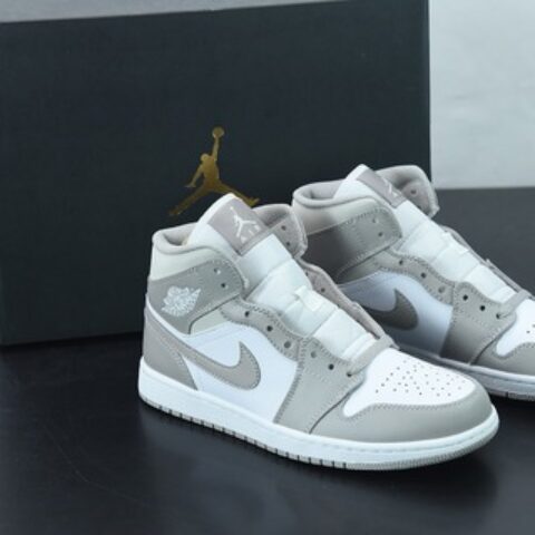Air Jordan 1 Mid   "Linen"抹布 奶油 AJ1 中帮 白灰篮球鞋 货号：554724 082
