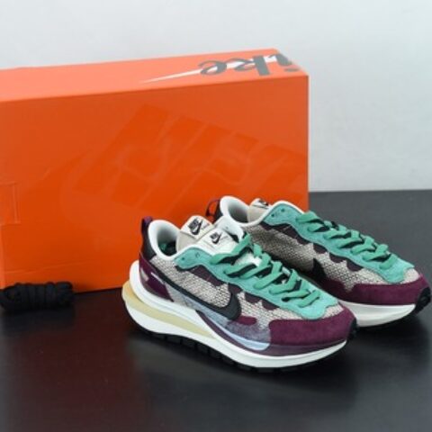Sacai x Nike VaporWaffle"Grey/Black/Blue/Red"改良马拉松解构设计前卫变形三层底休闲慢跑鞋 货号：CV1363-100