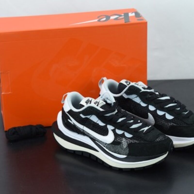 Sacai x Nike VaporWaffle"Grey/Black/Blue/Red"改良马拉松解构设计前卫变形三层底休闲慢跑鞋 货号：CV1363-100