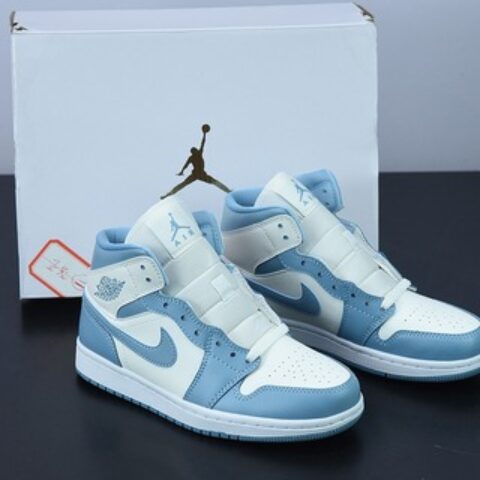 Air Jordan 1 Mid UNC AJ1北卡蓝 白蓝 中帮女子篮球鞋货号：BQ6472-141