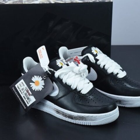 PEACEMINUSONE x NK AIR FORCE 1"PARA-NOISE" 权志龙联名空军一号低帮 黑白 货号：AQ3692-001