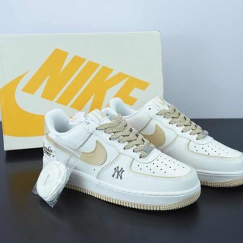 MLB x Nike Air Force 1 Low"MLB/Khaki"空军一号 “皮革米白卡其边NY印花”低帮运动鞋 货号：BS8806-555