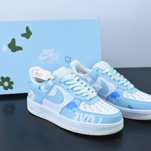 Air Force 1 07 LV8"Light Blue/Love"空军一号天蓝白蝴蝶花朵印花”低帮运动鞋 货号CW2288-661