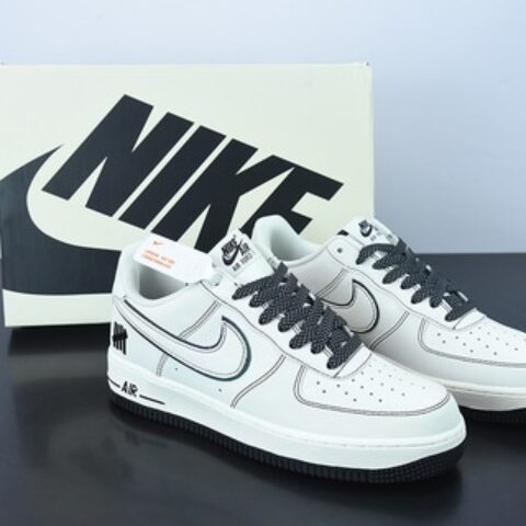 UNDEFEATED x  Air Force 1´07"Beige/Black 3M"空军一号经典皮革米白黑五杠3M反光”低帮 货号：HL5263-896