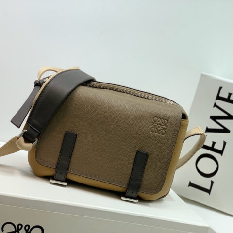 LOEWE罗意威 Military Messenger最新版信使包 0339绿色