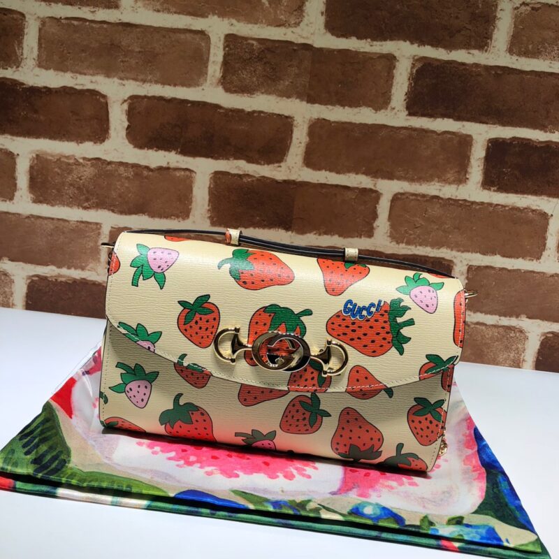 GUCCI古驰马衔扣1955系列草莓印花单肩斜挎包572375