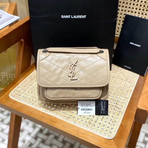 YSL Niki 22CM 邮差包 633151浅杏色/银链