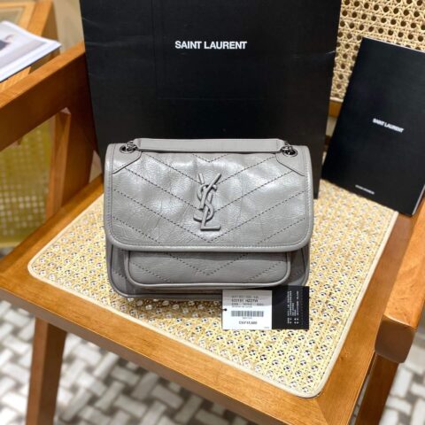 YSL Niki 22CM 邮差包 633151浅灰色/银链