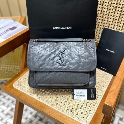 YSL 𝐍𝐢𝐤𝐢 28𝐜𝐦 邮差包 633158深灰色/银链