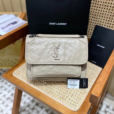 YSL 𝐍𝐢𝐤𝐢 28𝐜𝐦 邮差包 633158奶茶色/银链