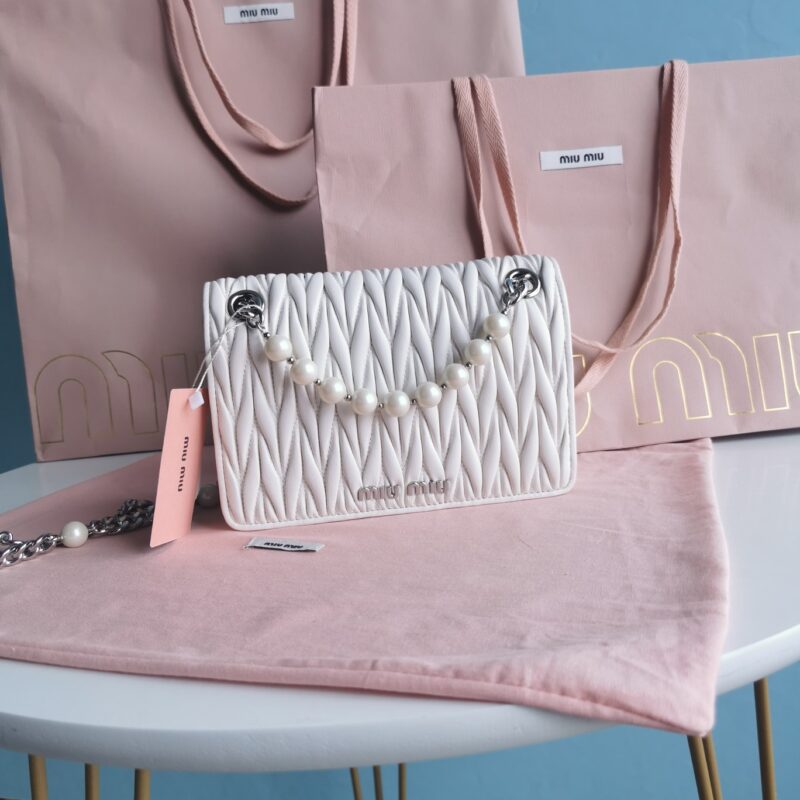 MIUMIU缪缪Matelasse皱褶纹图案顶级进口小羊皮手袋5BP065