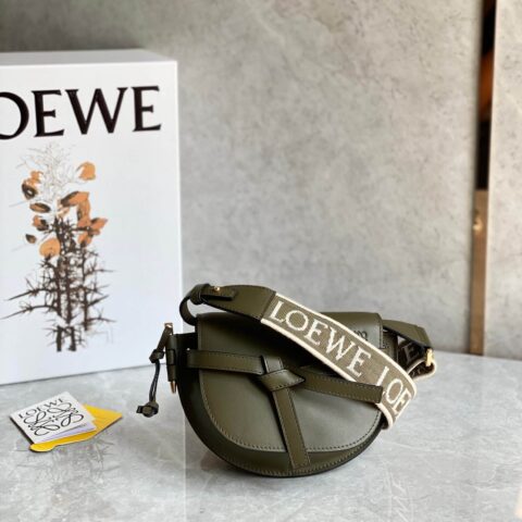 LOEWE罗意威 字母寛肩带Gate马鞍包 0672绿色