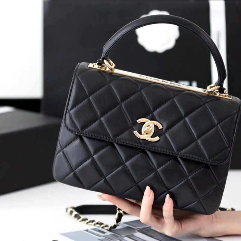 CHANEL Trendy CC羊皮手提包 A92236