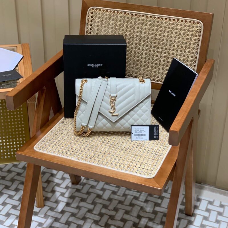 YSL ENVELOPE 24CM 中号粒面压花绗缝真皮信封包 487206白色/金扣