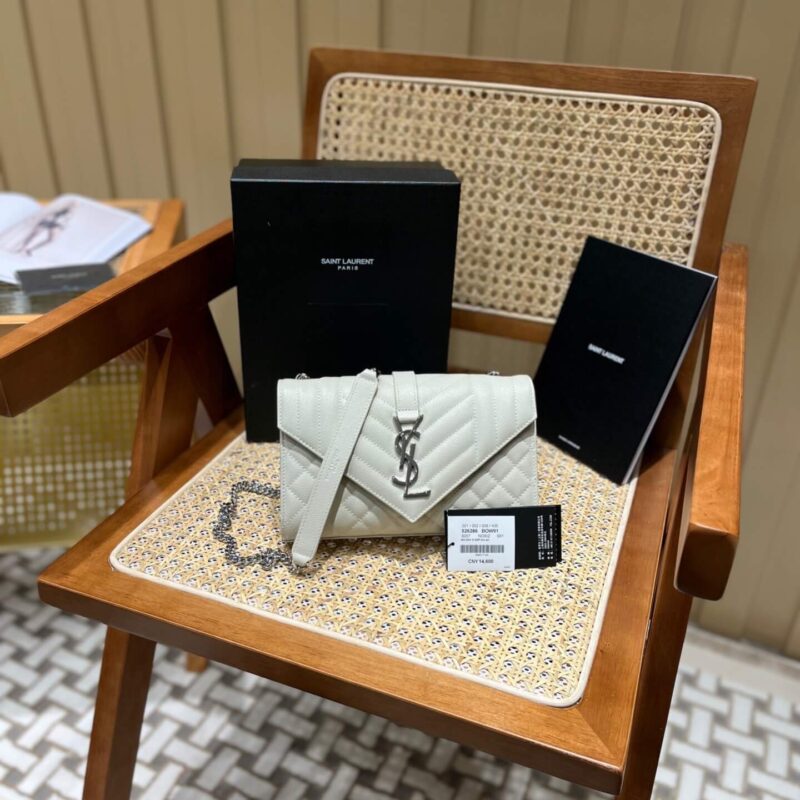 YSL ENVELOPE 21CM 小号粒面压花绗缝真皮信封包 526286白色/银扣