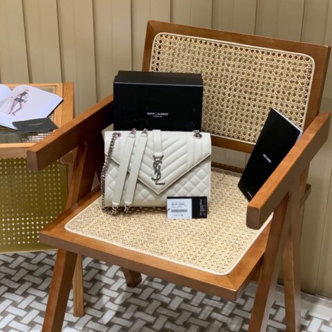 YSL ENVELOPE 24CM 中号粒面压花绗缝真皮信封包 487206白色/银扣