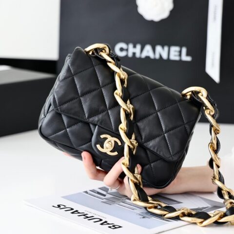 CHANEL 2022cc 春夏系列走秀款粗链腋下包 AS3214