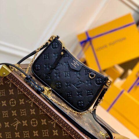 M80349 LV EASY POUCH ON STRAP BAG