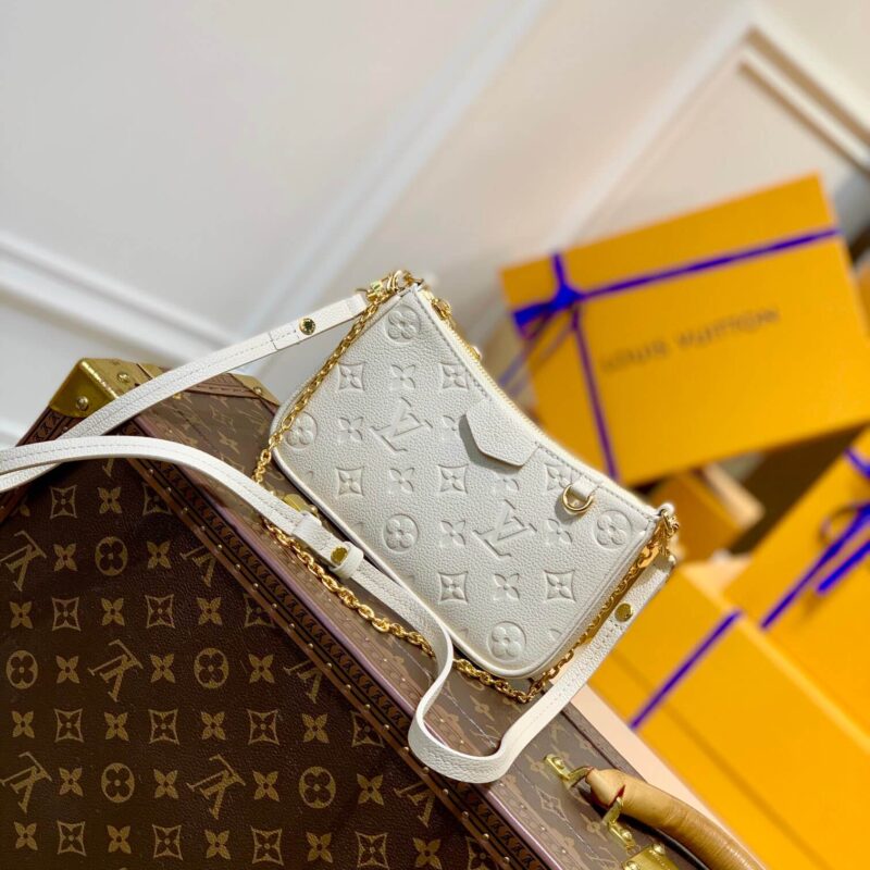 M81066 LV EASY POUCH ON STRAP BAG