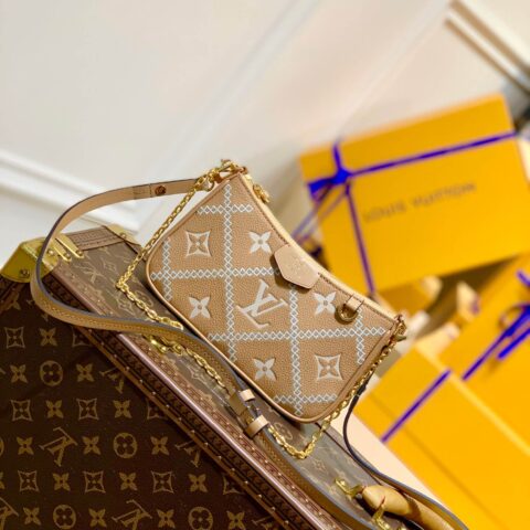 M81137 LV EASY POUCH ON STRAP BAG