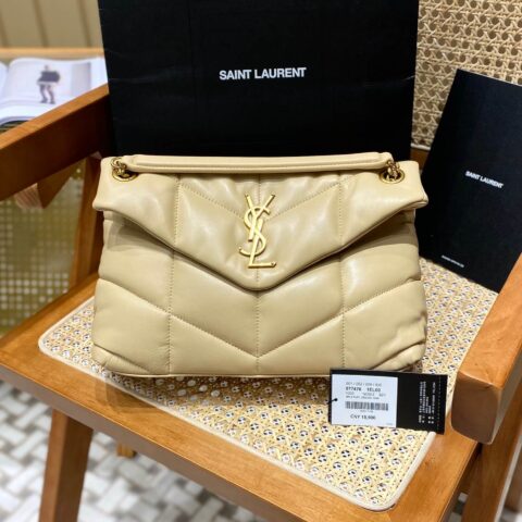 YSL LOULOU PUFFER 29CM 绗缝小羊皮包 577476杏色/金扣