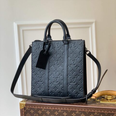 M59960 LV SAC PLAT CROSS TOTE BAG